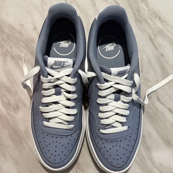 Nike Womens Sneakers in Blue and White - Picture 3 of 6